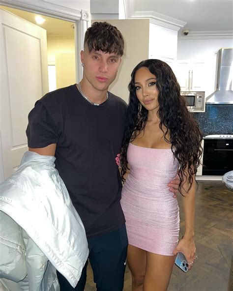 scarlet vas onlyfans|OnlyFans model reveals she’s pregnant with her stepbrother’s baby